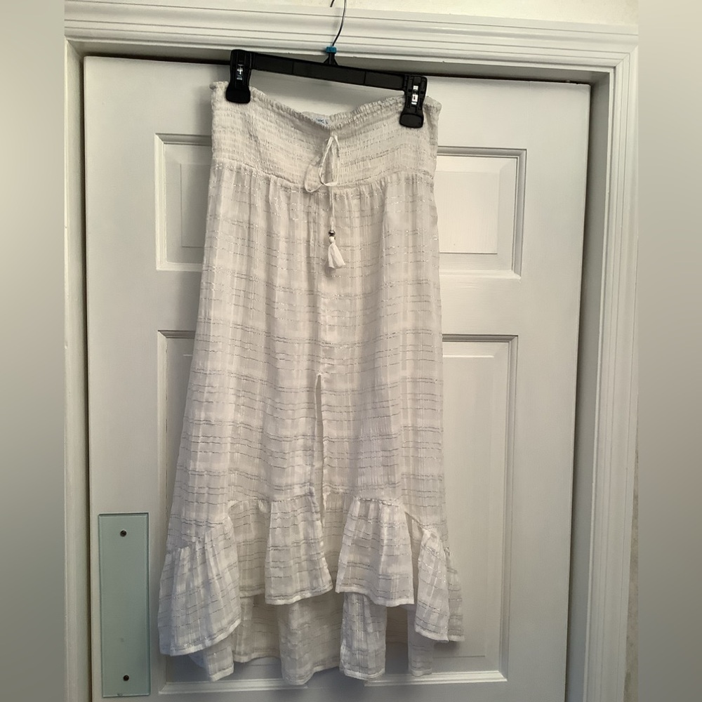 Ladies white and silver thread beach cover up skirt. Size L